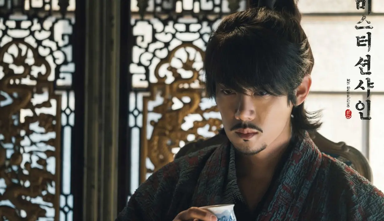 Mr. Sunshine dibintangi oleh Lee Byung Hun, ia adalah aktor Korea Selatan yang sudah berkarier di Hollywood. Di drama ini, ia beradu akting dengan Yoo Yeon Seok, Byun Yo Han, dan Lee Tae Ri. (Foto: soompi.com)