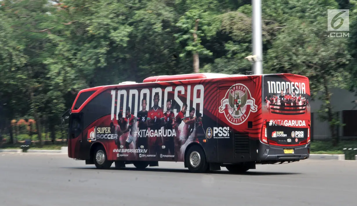 Bus bus baru Timnas Indonesia saat diluncurkan di Gelora Bung Karno (GBK), Jakarta, Minggu (22/7). (Merdeka.com/Iqbal Nugroho)
