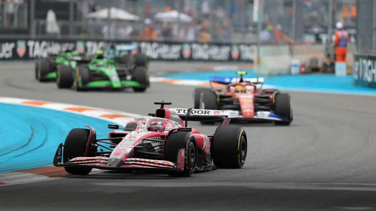 Lewis Hamilton dan Charles Leclerc