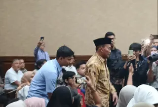 Mantan Menteri Agama Ad Interim Muhadjir Effendy mengungkapkan dirinya sempat meneken surat pengalihan 10 ribu kuota haji tambahan reguler menjadi visa undangan (mujamalah) atau haji khusus yang dikelola pihak swasta. (Liputan6.com/Dimas Ramadhan Wicaksana)
