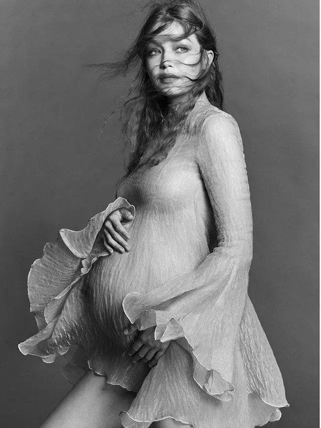 6 Gaya Gigi Hadid saat Maternity Shoot Bertema Monokrom, Curi Perhatian