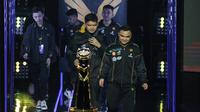 Tim RRQ Kazu berhasil menjadi juara saat grand final Free Fire Indonesia Masters 2022 Fall yang berlangsung di FFIM Stadium, Studio RCTI+, Kebon Jeruk, Jakarta, Minggu (23/10/2022). (Bola.com/Bagaskara Lazuardi)