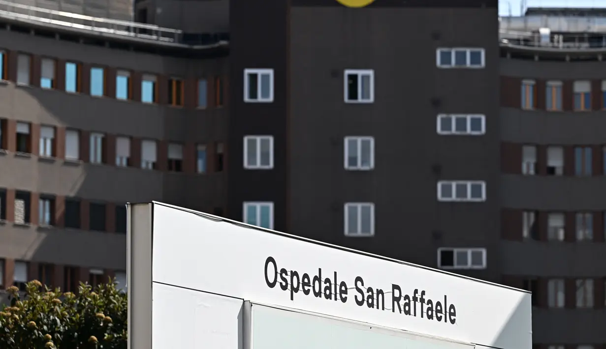 Kantor berita Italia, Ansa, mengatakan bahwa Berlusconi dirawat pada hari Rabu pagi dan kondisinya saat ini "stabil". (GABRIEL BOUYS / AFP)