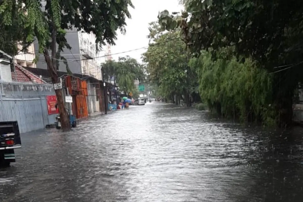 Banjir di wilayah Jakarta, Jumat (24/1/2020). (Liputan6.com/Yopi Makdori)