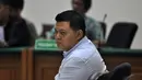 Direktur PT Papua Indah Perkasa, Teddy Renyut dalam sidang tuntutan oleh Jaksa KPK, Jakarta, Senin (29/9/2014) (Liputan6.com/Miftahul Hayat)