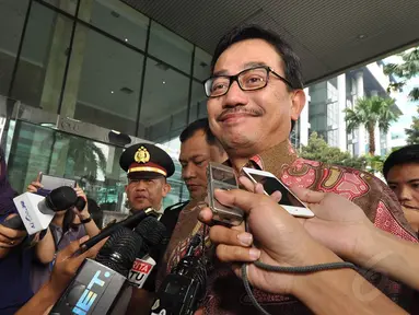 Menteri Agraria dan Tata Ruang Ferry Mursyidan Baldan menyambangi Gedung KPK, Jakarta, Jumat (14/11/2014). (Liputan6.com/Miftahul Hayat)