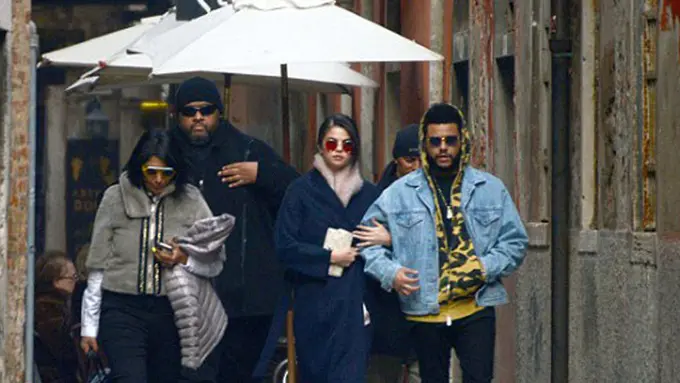 Sleena Gomez disebut ingin hadiahi sebuah mobil mewah untuk The Weeknd. (Foto: Dailymail)