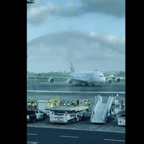 Kehebohan Warganet Saat Airbus A380 Emirates Mendarat di Bali: Pelan-Pelan Pak Sopir, Pesawat Nabi Adam (doc: tangkapan layar Twitter.com)