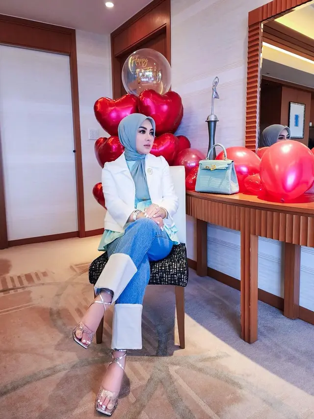 7 Momen Ulang Tahun Syahrini Ke-43, Rayakan di Kamar Hotel Mewah di Jepang