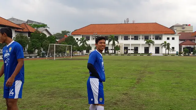 Muncul di Mes, Eka Ramdani Gabung Persib? - Indonesia Bola.com
