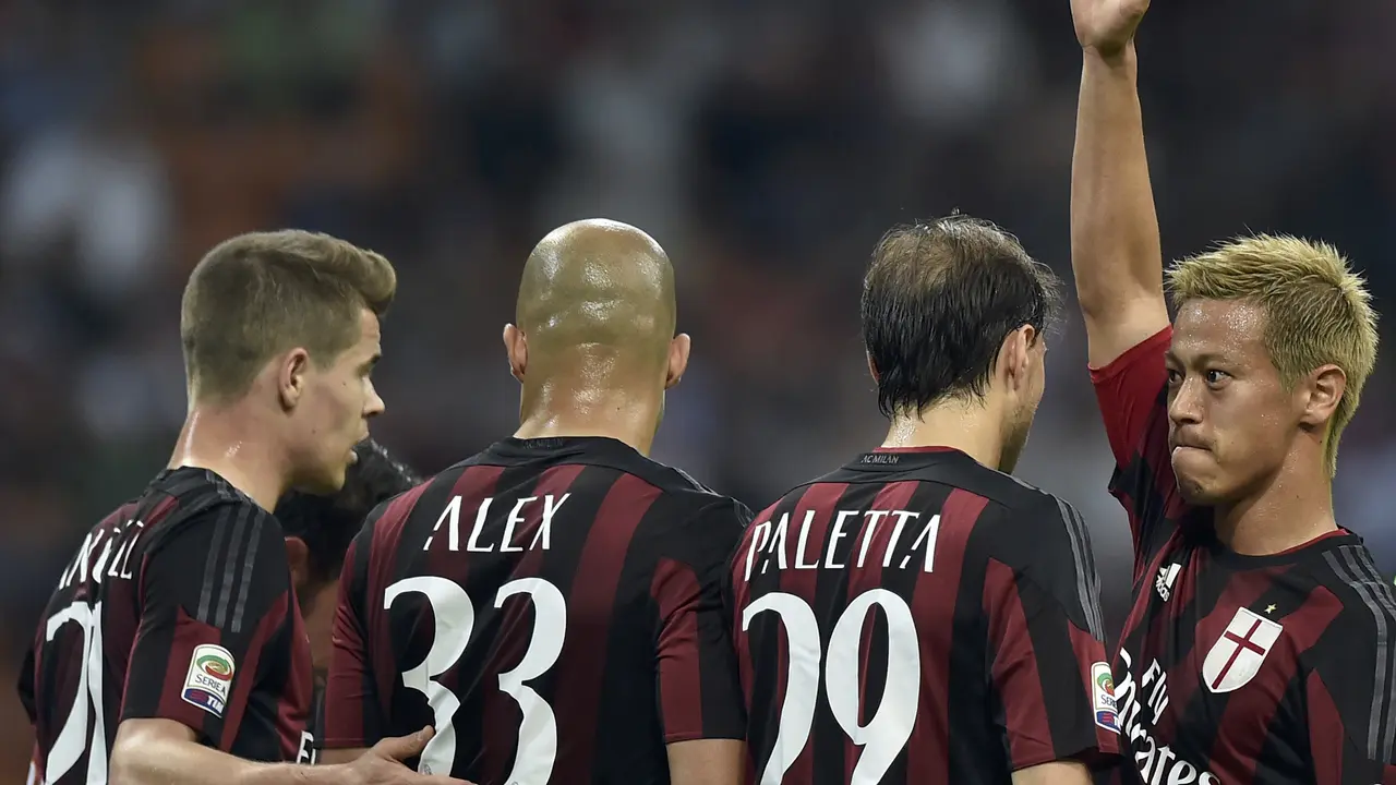 Kostum Baru AC Milan