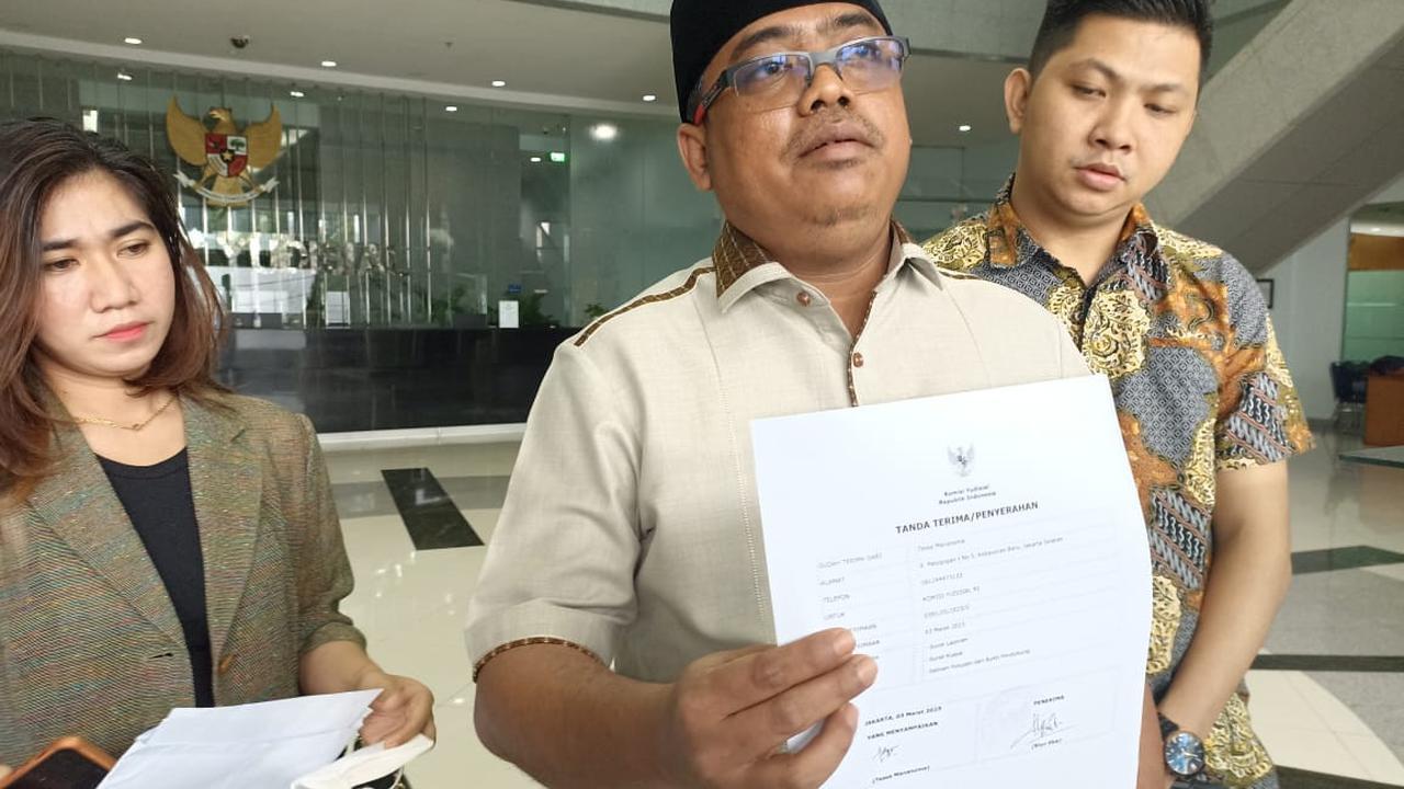 Komisi Pemberantasan Mafia Hukum melaporkan Hakim Pengadilan Negeri Jakarta Barat (PN Jakbar) dan Hakim Mahkamah Agung (MA) terkait dugaan suap penanganan kasus investasi asing ke KPK.