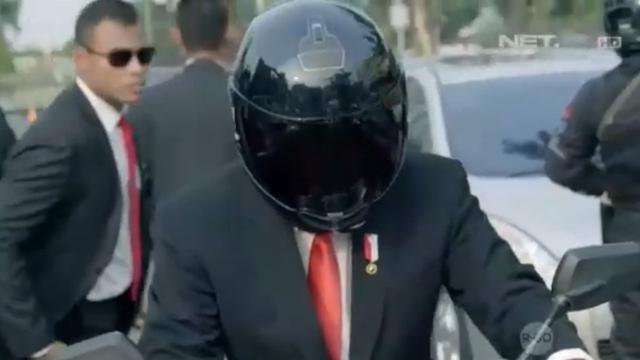 Atraksi Jokowi Naik Motor Saat Masuk ke GBK