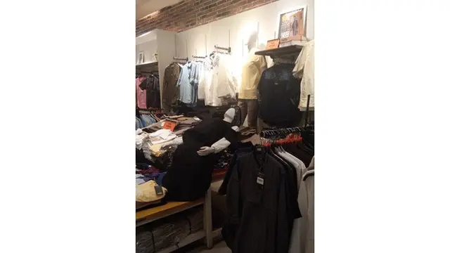Potret 6 Manekin Terlihat Lelah Ini Kocak Banget, Bikin Ketawa
