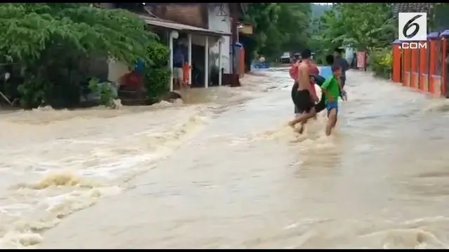 Banjir melanda kecamatan Puring, Kebumen. Ratusan rumah terendam air, akibatnya ratusan warga dievakuasi ke tempat yang aman.