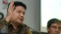 Husni Kamil Manik  'mencuit' atau menuliskan kata-kata yang diambil dari Alquran Surat Ali Imran ayat 159.