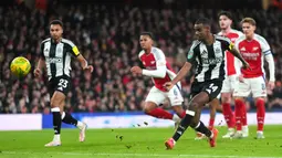 Newcastle yang memang sedang on fire di Premier League, kini melanjutkan tren positif di ajang Carabao Cup. The Magpies menang dua gol tanpa balas. (AP Photo/Kirsty Wigglesworth)