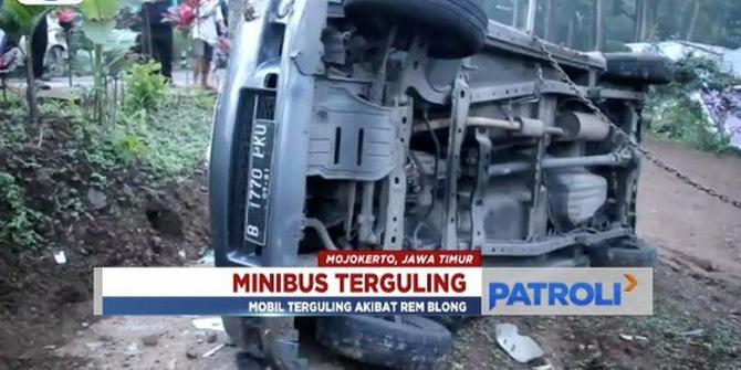Minibus Angkut 7 Penumpang Terguling di Mojokerto, 2 Orang Tewas