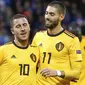 Penyerang Belgia, Eden Hazard, melakukan selebrasi bersama Yannick Carrasco, ke gawang Islandia pada laga UEFA Nations League di Stadion Laugardalsvollur, Selasa (11/9/2018). Belgia menang 3-0 atas Islandia. (AP/Brynjar Gunnarsson)