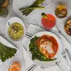 Memilih menu makanan untuk disajikan ketika tahun baru memang membutuhkan pertimbangan tersendiri, berikut adalah tips yang bisa kamu ikuti. (Foto: Unsplash.com/Pablo Merchán Montes)