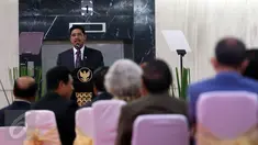 Ketua Mahkamah Agung RI Hatta Ali memberikan kata sambutan pada acara Peresmian Tower Mahkamah Agung RI dan 135 Pengadilan se-Indonesia secara simbolis di Gedung Mahkamah Agung, Jakarta, Selasa (31/01). (Liputan6.com/Johan Tallo)