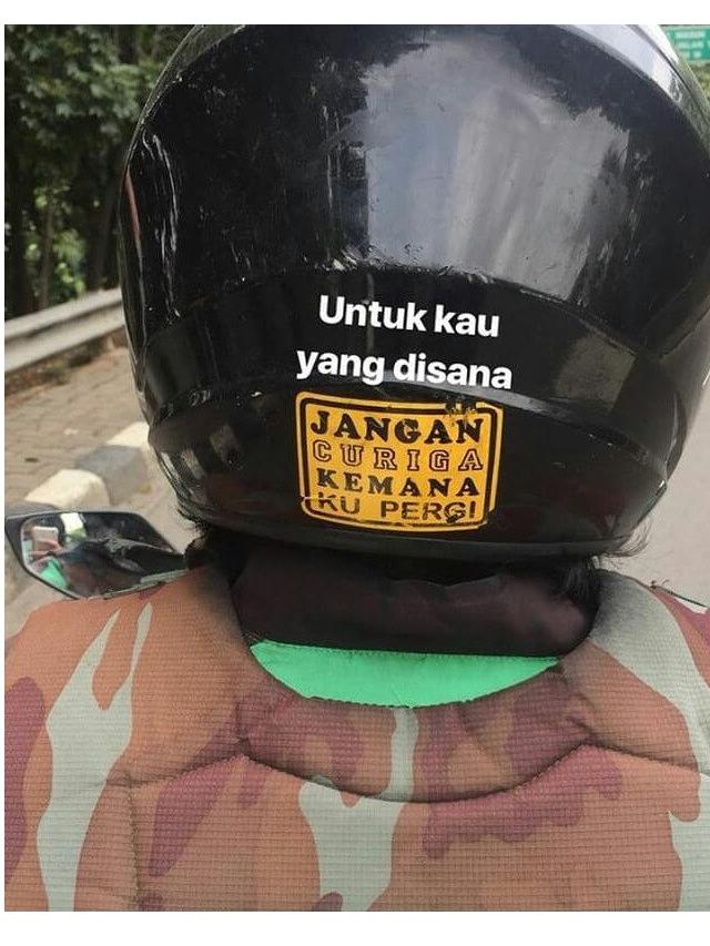 Tulisan helm ojol (Sumber: Instagram/dramaojol_id)