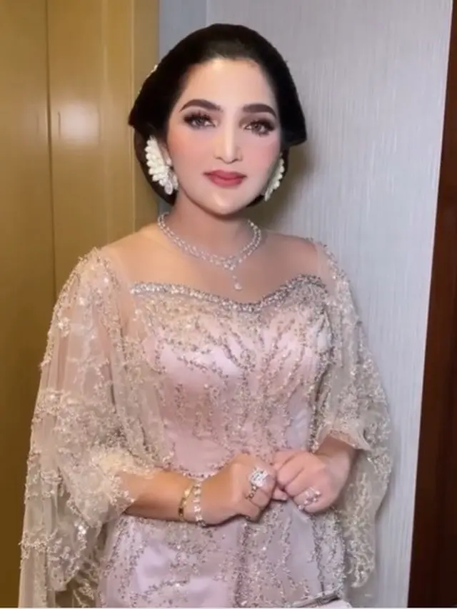 Tanpa Kehadiran Krisdayanti, Ini 7 Momen Siraman Aurel Hermansyah
