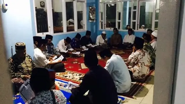 Peci hitam miliki manfaat mistis (Liputan6.com/ Eka Hakim)