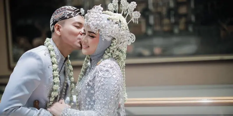 Potret Pernikahan Alifhia Fitri dan Reza Surya, Dekorasi Akad hingga Resepsinya Megah