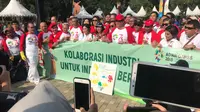 Menteri Perindustrian Airlangga Hartarto mengisiasi gerakan bersih-bersih menyongsong Asian Games (Liputan6.com/Yunizafira)