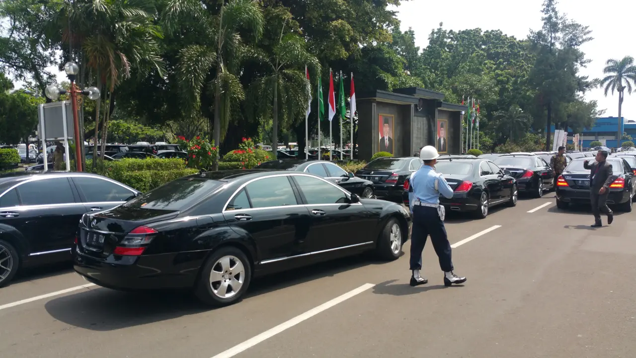 Mobil Mewah Siap Sambut Kedatangan Raja Salman di Bandara Halim