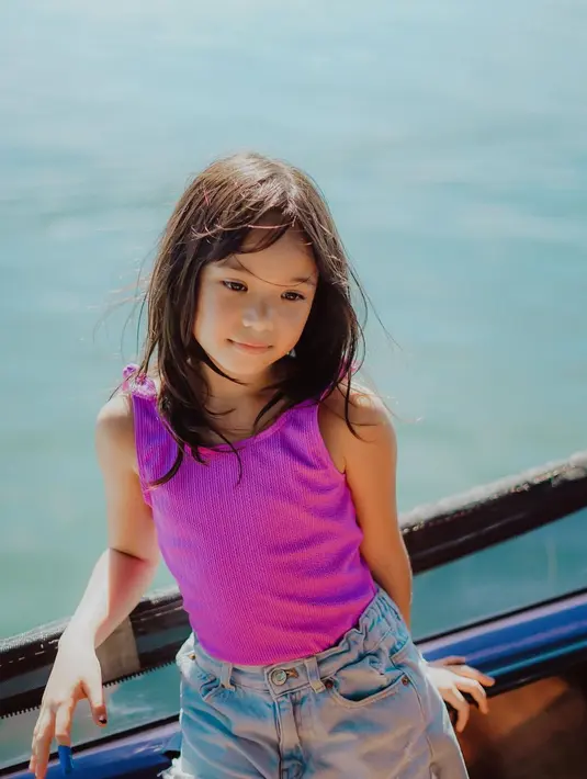 Gempita Nora Marten merupakan putri dari pasangan Gisella Anastasia dan Gading Marten. Gisella seringkali mengunggah potret Gempi di akun Instagram pribadinya, menunjukkan putri kecilnya yang sudah beranjak remaja. Foto: Instagram.