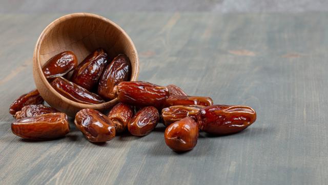 Ilustrasi kurma muda kering