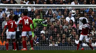 Tottenham Hotspur membungkam perlawanan Fulham 3-1, dalam lanjutan Liga Primer, Sabtu (19/4/2014)