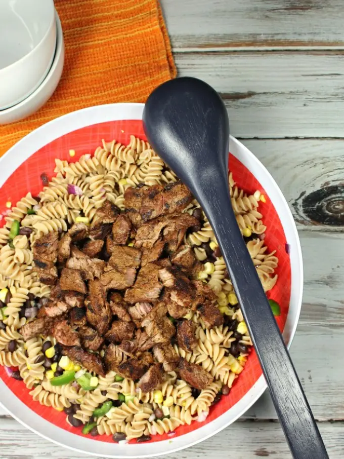 Salad Pasta dengan Daging, Makan Siang Sehat dan Lezat Hari Ini