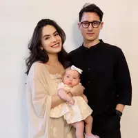 Steffi Zamora di Lebaran 2026 bersama putri dan suaminya. [@steffizamoraaa]