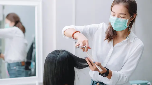 Cara Rambut Tidak Mengembang: 15 Tips Perawatan Mudah yang Bisa Dilakukan di Rumah