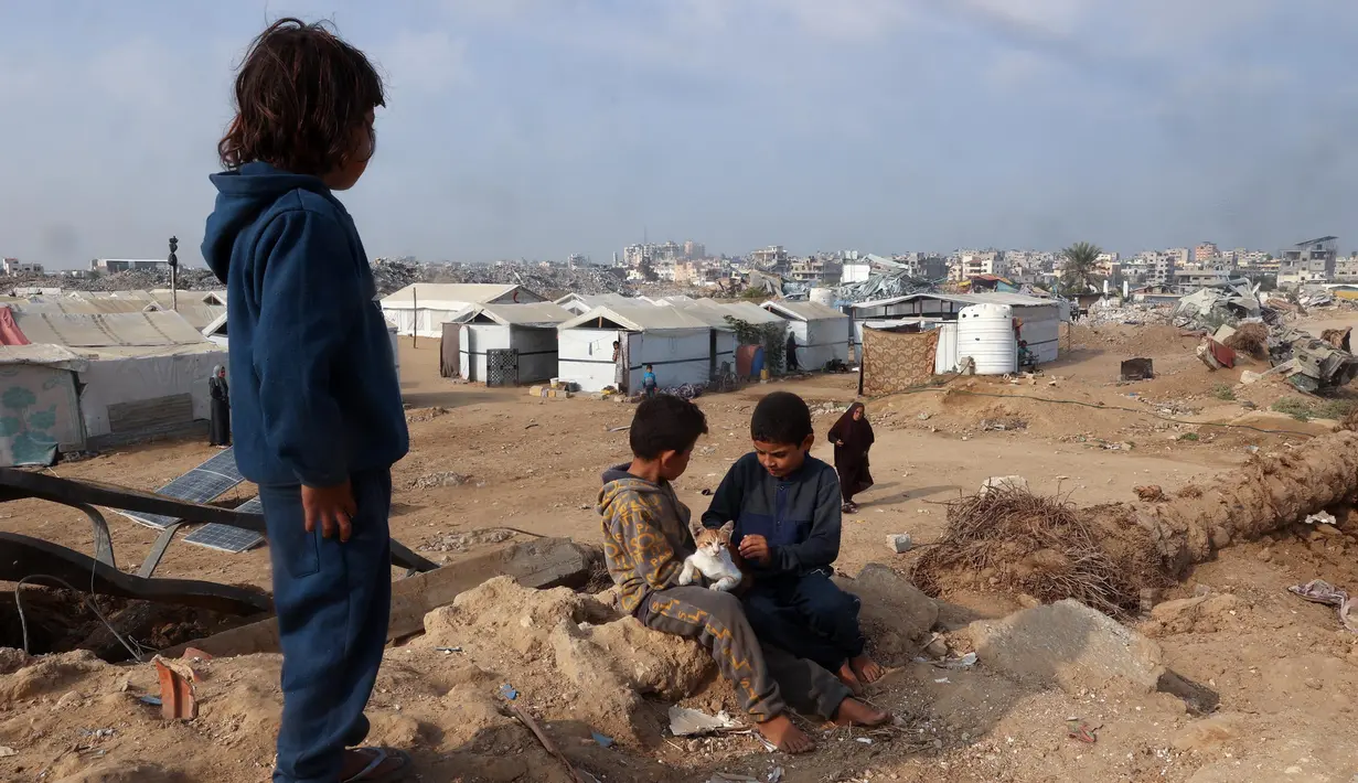 Serangan Israel yang hingga kini kian gencar dilakukan berpotensi kuat menyebabkan anak-anak di Gaza melewatkan dua tahun ajaran sekolah. (Eyad BABA/AFP)