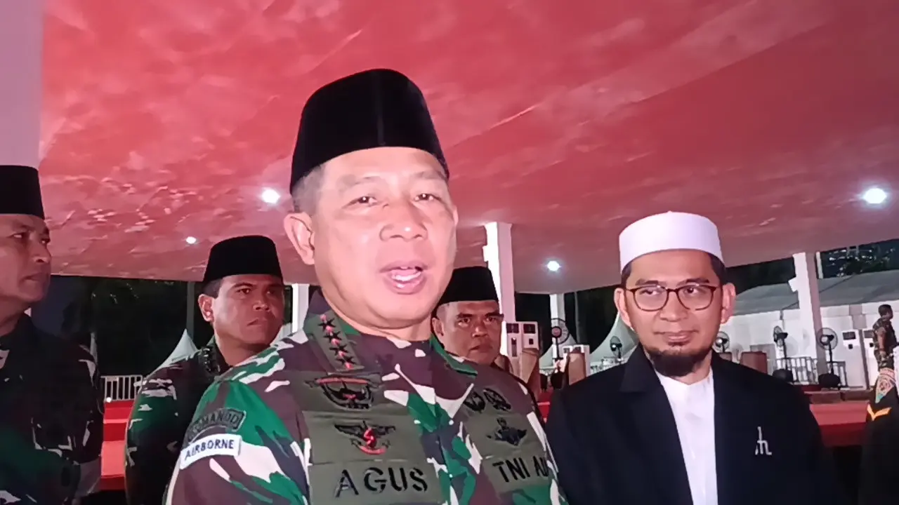 Panglima TNI, Jenderal TNI Agus Subiyanto usai menghadiri doa bersama persiapan perayaan HUT ke-79 TNI.