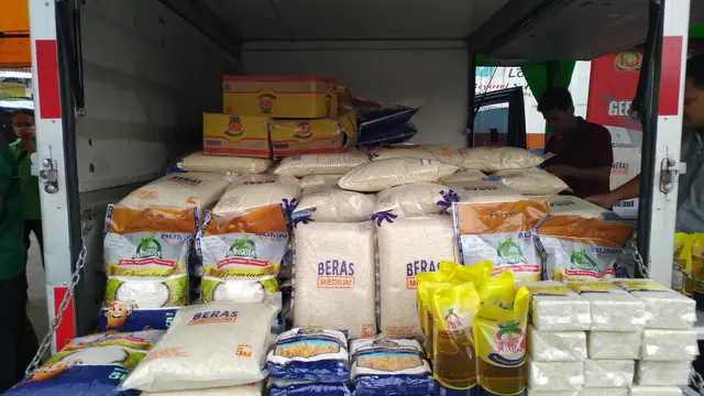 Operasi pasar Perum Bulog di Jakarta
