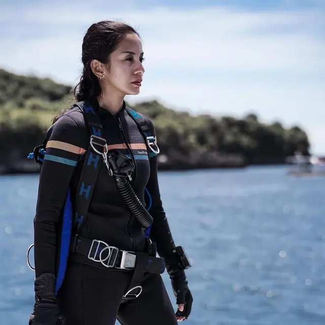 Kirana Larasati, single mom yang sibuk jadi instruktur diving