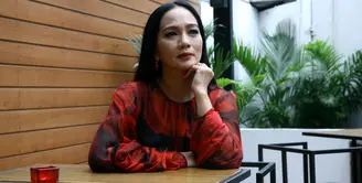 Diva pop asal Malaysia, Sheila Majid secara resmi mengumumkan jika akan menggelar sebuah konser di Indonesia pada awal 2018. (Nurwahyunan/Bintang.com)