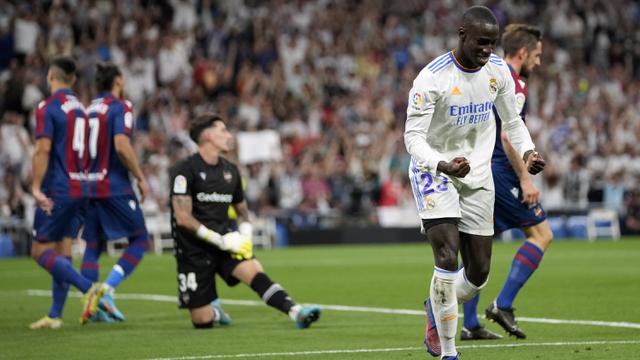 FOTO: Real Madrid Pesta Gol ke Gawang Levante di Santiago Bernabeu