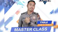 Fanji Giovani, seorang polisi di provinsi Riau menjadi pelatih untuk membantu para pengguna Cuve TV menjadi gamer yang lebih baik dalam gim Mobile Legends. Dok: Cube TV