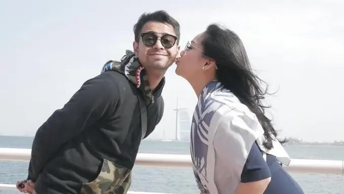 [Bintang] 8 Potret Liburan Raffi Ahmad dan Nagita Slavina di Dubai