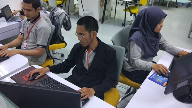 Aktivitas software engineers Opsigo