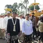 Wali Kota dan Bupati Cirebon saat mengikuti kirab ziarah agung dalam rangka 1 Muharram dan hari jadi Cirebon. Foto (Istimewa)