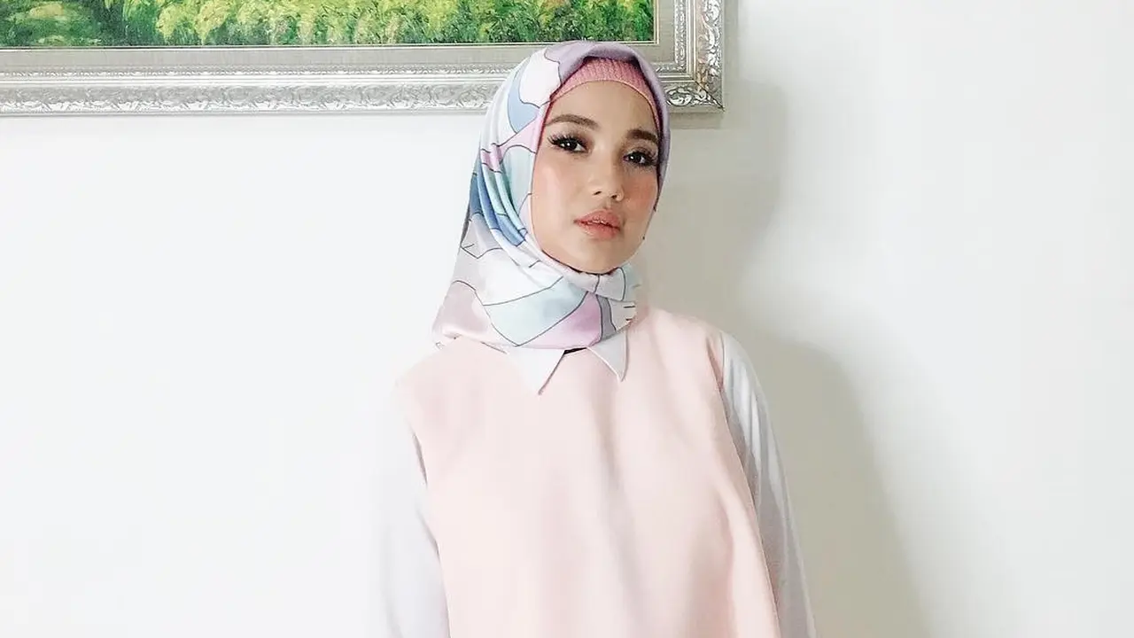 [Bintang] Berhijab, Chacha Frederica Mengaku Masih Seperti Dulu