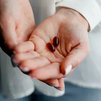 Tingkatkan imunitas tubuh dengan mengonsumsi vitamin. (Foto: Unsplash/Kateryna Hliznitsova)