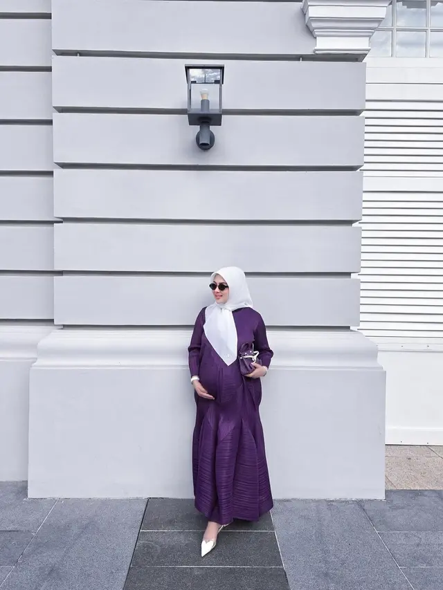 6 Pesona Syahrini di Kehamilan 8 Bulan, Konsisten Tampil Mewah Tenteng Tas Hermes Rp2 Miliar